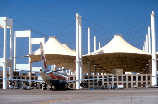 Hajj Terminal, S.O.M. Architects, Jeddah, Saudi Arabia, 1982. Image courtesy SOM. Image © Jay Langlois | Owens-Corning
